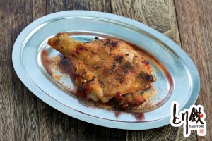 sとり鉄　新橋レンガ通り　骨付鶏の炙り焼き